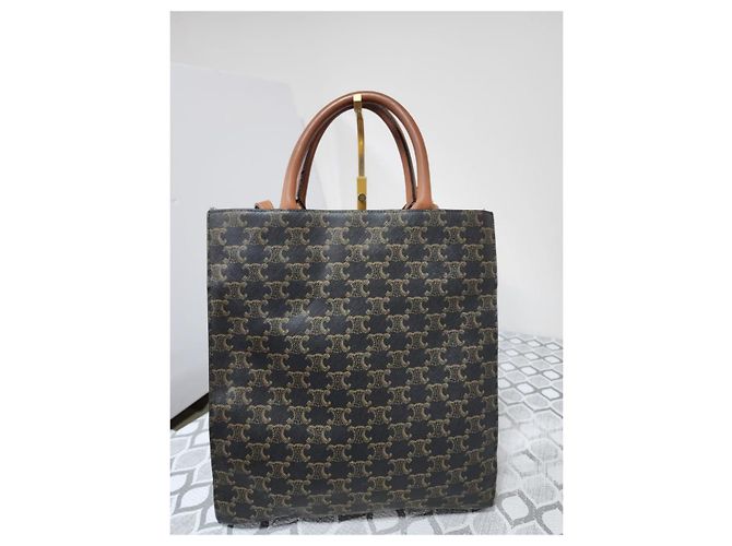Céline Bolso Tote Vertical Medium Lona Triomphe Castaño Negro - vista 3