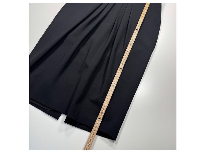 Max Mara Midi-Kleid mit V-Ausschnitt aus schwarzer Wollmischung - Ansicht 6