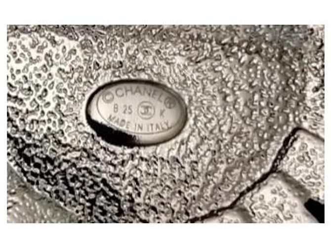 Timeless Chanel Spilla Croce Gripoix Perle e Cristalli Placcata Oro Nero Bianco Gold hardware - vista 2