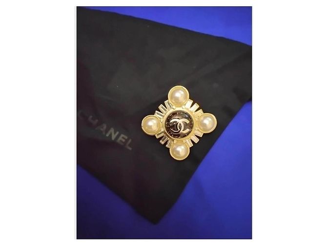 Timeless Chanel Spilla Croce Gripoix Perle e Cristalli Placcata Oro Nero Bianco Gold hardware - vista 4