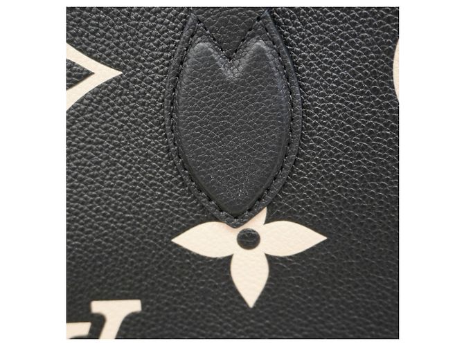 Borsa Tote Louis Vuitton Monogram Empreinte Bicolor OnTheGo MM Nero Beige - vista 10