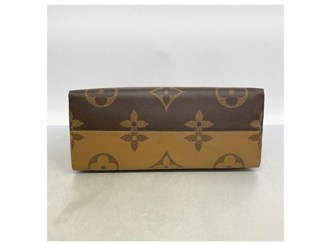 Borsa Tote Louis Vuitton Monogram Giant Reverse OnTheGo GM Marrone - vista 3