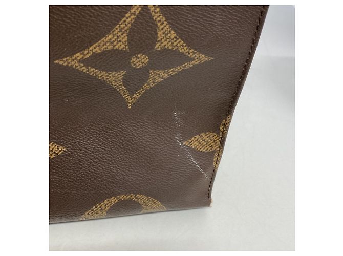 Borsa Tote Louis Vuitton Monogram Giant Reverse OnTheGo GM Marrone - vista 8