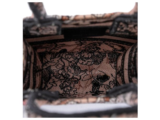 Dior Mini Book Tote Vertical Jardin Magique in tela ricamata rosa - vista 4