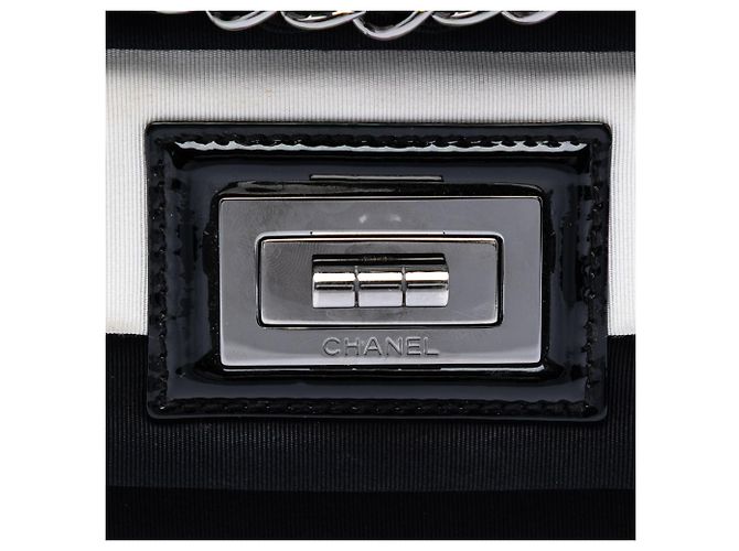 Chanel Black Striped Canvas Reissue 2.55 Single Flap - vista 5