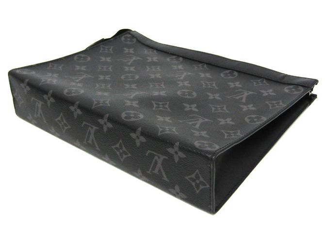 Pochette Voyage MM Monogram Eclipse Louis Vuitton Bolsa Clutch Monograma - vista 2