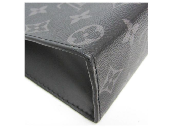 Pochette Voyage MM Monogram Eclipse Louis Vuitton Bolsa Clutch Monograma - vista 4