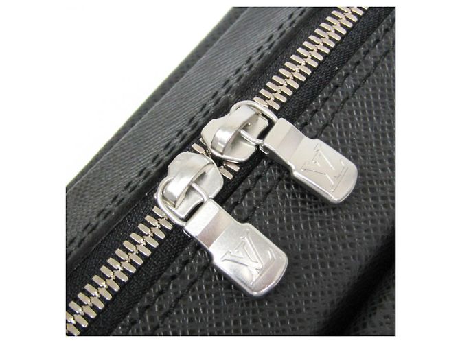 Borsa a tracolla Louis Vuitton Taiga Beluga da uomo Grigio - vista 12