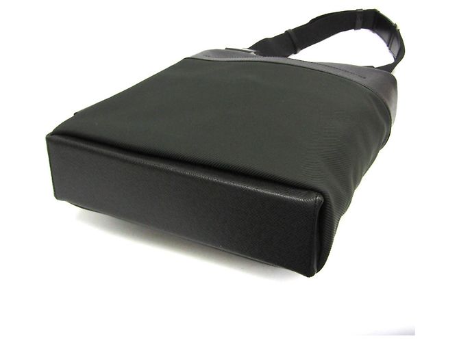 Borsa a tracolla Louis Vuitton Taiga Beluga da uomo Grigio - vista 3
