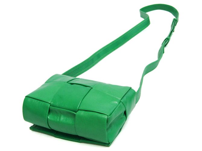 Borsa a tracolla in pelle verde Intrecciato Cassette Bottega Veneta - vista 2