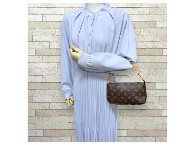 Borsa Louis Vuitton Pochette Accessoires Marrone - vista 2