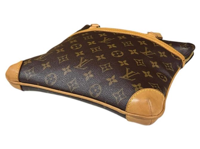 Borsa a Spalla Louis Vuitton Coussin GM Monogram Marrone - vista 4