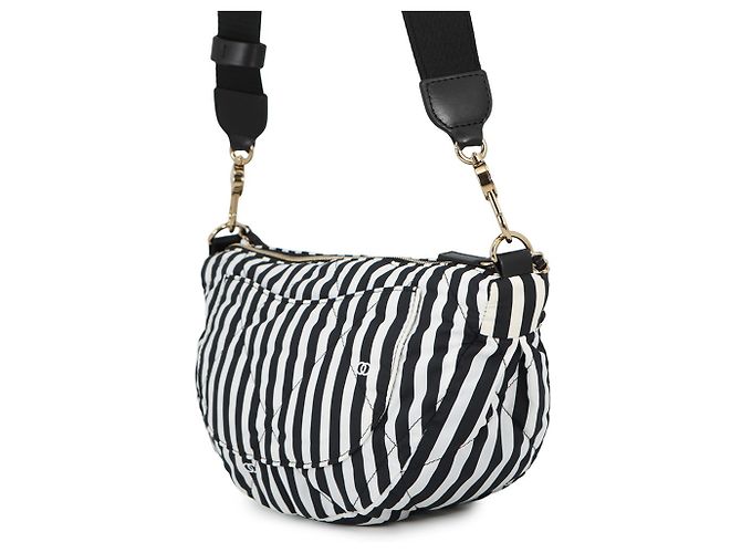 Borsa Hobo Chanel Coco Beach Mark Large in Nylon Nero Bianco - vista 2