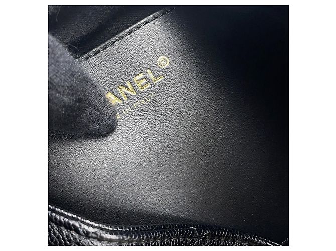 Borsa a tracolla con catena in pelle di vitello martellata nera Chanel Nero - vista 8