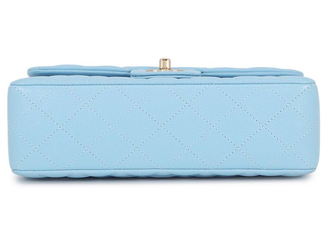 Borsa Chanel in pelle di vitello martellata azzurro cielo Blu chiaro - vista 3
