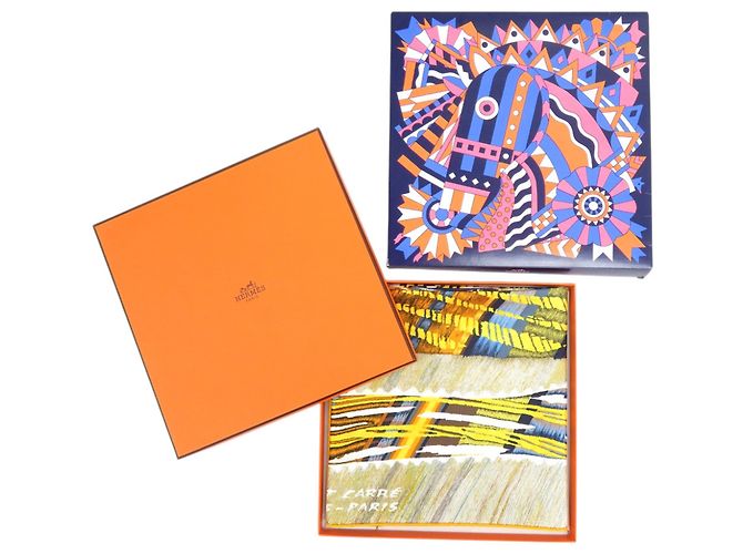 Silk In Hermès Hermes Carre 90 Double Face LE CHAT CARRE Sciarpa in seta Multicolore Giallo - vista 2