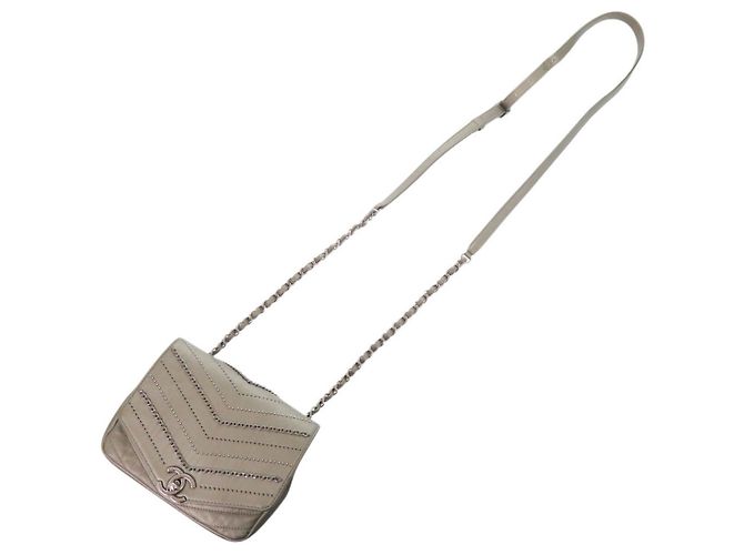 Borsa a tracolla in pelle Chanel Chevron Coco Mark Marrone - vista 8
