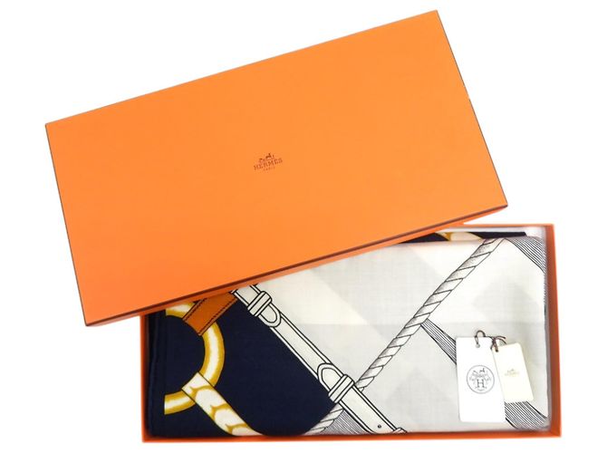 Silk In Hermès Sciarpa in seta e cashmere Hermes Carre 140 Parcours Sans Faute Bianco Blu D'oro - vista 2