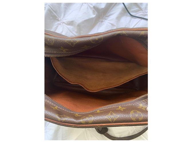Borsa a tracolla Louis Vuitton Nile Monogram Marrone - vista 15