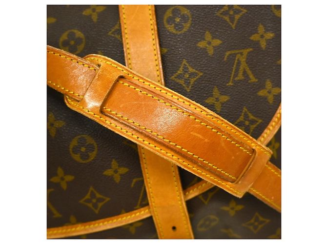 Louis Vuitton Saumur Monogram Canvas 43 Castaño - vista 6