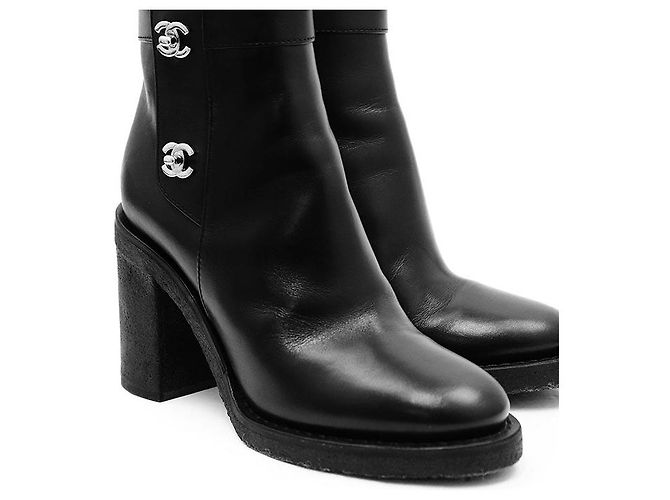 Timeless Stivaletti in pelle Chanel G31285 Nero Bordò - vista 11