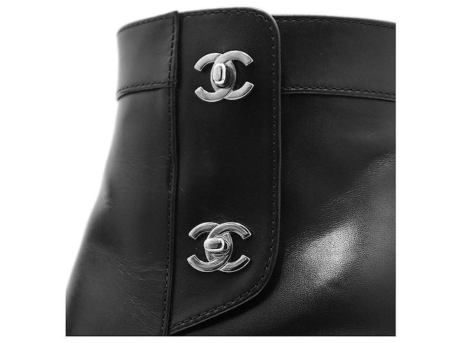 Timeless Stivaletti in pelle Chanel G31285 Nero Bordò - vista 3