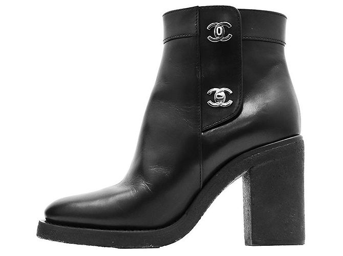 Timeless Stivaletti in pelle Chanel G31285 Nero Bordò - vista 5