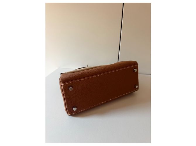 Hermès Kelly 25 Pelle Togo - Caramello Marrone - vista 3