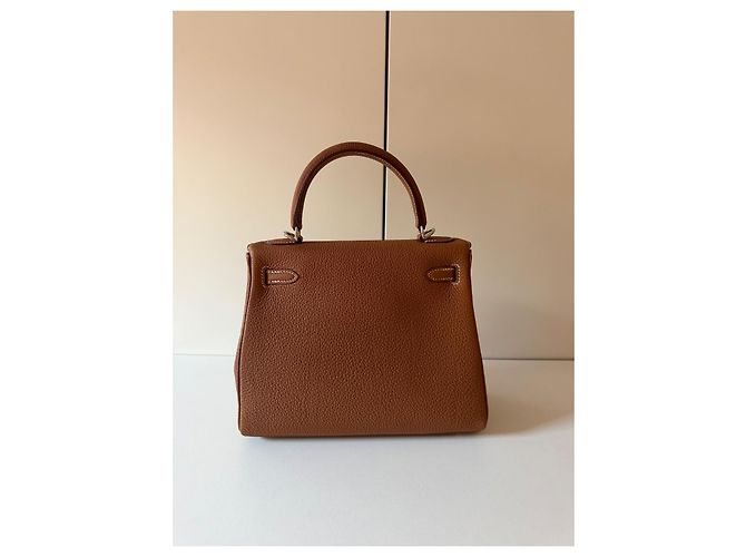 Hermès Kelly 25 Pelle Togo - Caramello Marrone - vista 4