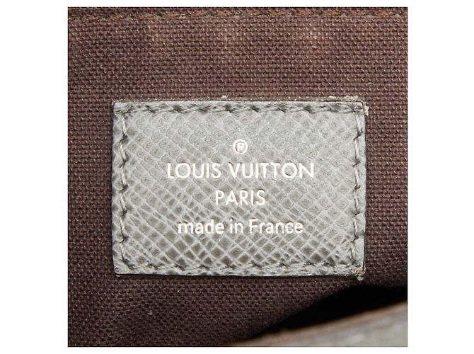 Borsa a tracolla e a spalla Louis Vuitton Taiga Roman PM Marrone - vista 12