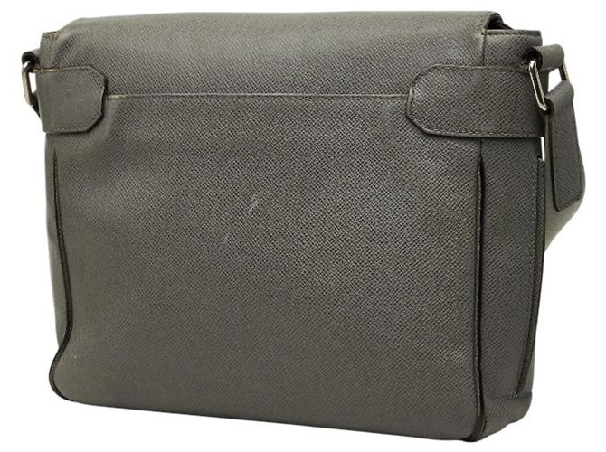 Borsa a tracolla e a spalla Louis Vuitton Taiga Roman PM Marrone - vista 2