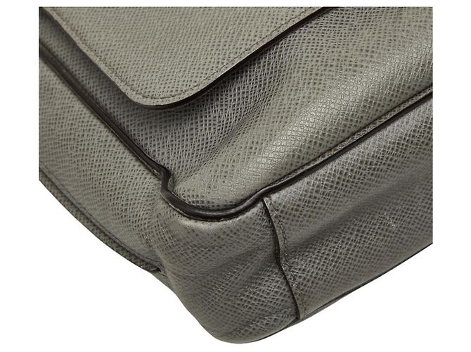 Borsa a tracolla e a spalla Louis Vuitton Taiga Roman PM Marrone - vista 5