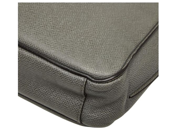 Borsa a tracolla e a spalla Louis Vuitton Taiga Roman PM Marrone - vista 6