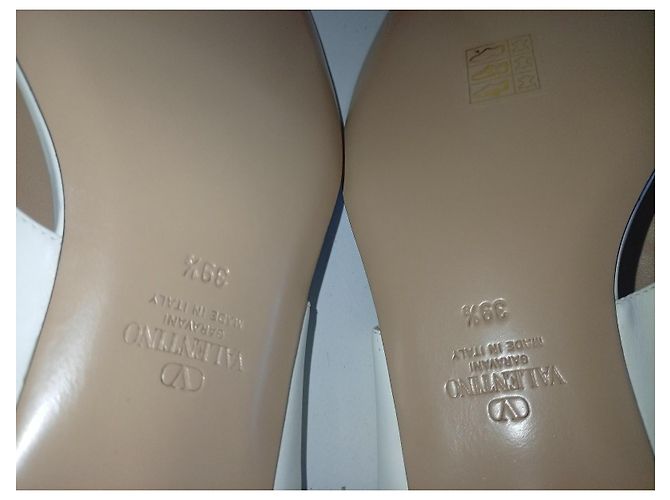 Sandali piatti VLogo Valentino Garavani in pelle bianca - vista 4