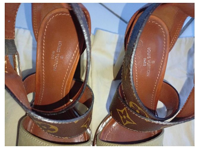 Louis Vuitton Sandali platform Monogram Suede Marrone Beige - vista 2