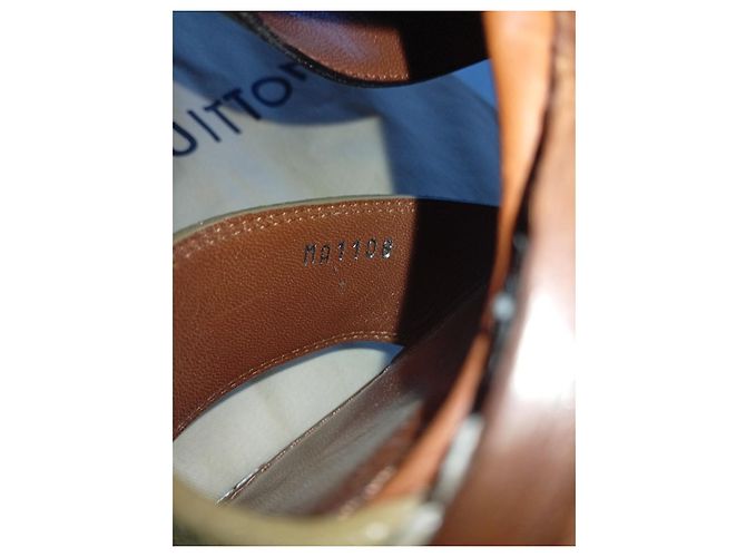 Louis Vuitton Sandali platform Monogram Suede Marrone Beige - vista 3