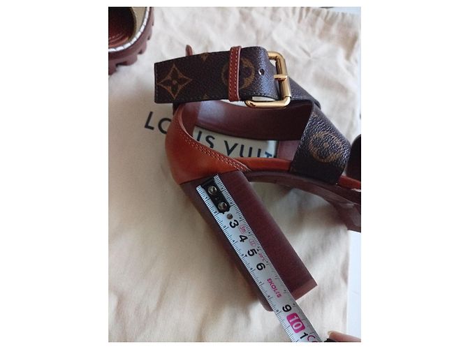Louis Vuitton Sandali platform Monogram Suede Marrone Beige - vista 6