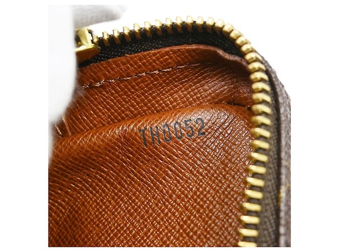 Louis Vuitton Amazone Monogram Canvas PM Marrone - vista 5