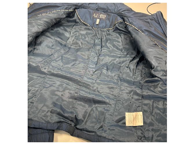 Armani Jeans Blaue Steppjacke mit Gürtel - Ansicht 10