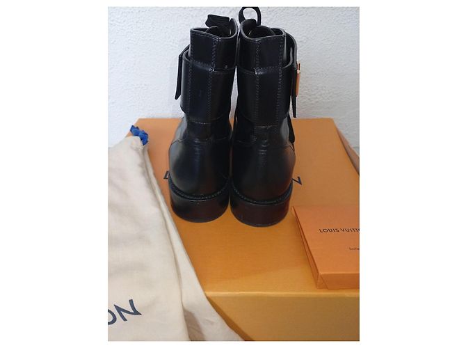 Botas Biker Louis Vuitton en cuero negro - vista 2