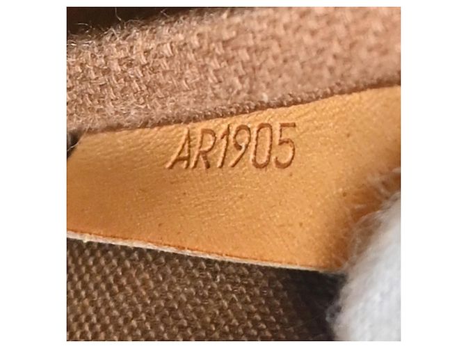 Louis Vuitton Saumur Monogram Canvas 30 Marrone - vista 4