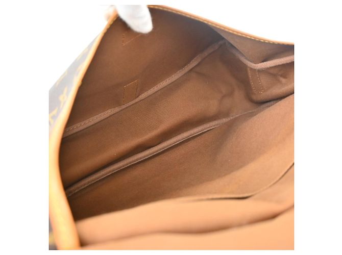 Louis Vuitton Saumur Monogram Canvas 35 Marrone - vista 3