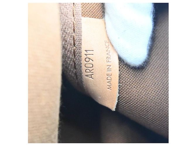 Louis Vuitton Saumur Monogram Canvas 35 Marrone - vista 4