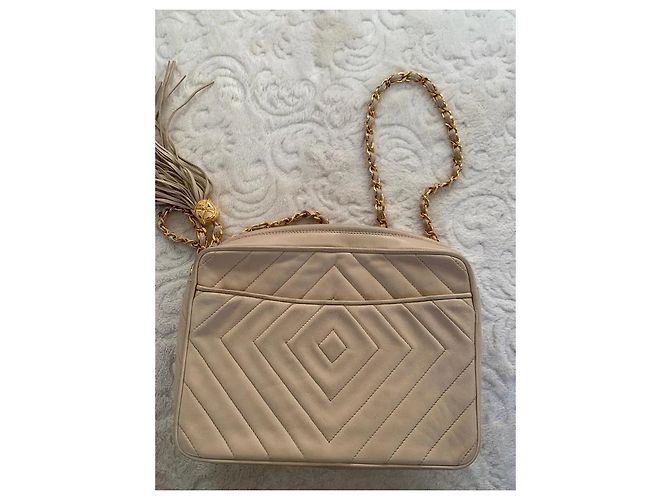 Borsa a tracolla Chanel in pelle trapuntata beige - vista 9