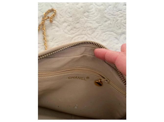 Borsa a tracolla Chanel in pelle trapuntata beige - vista 10