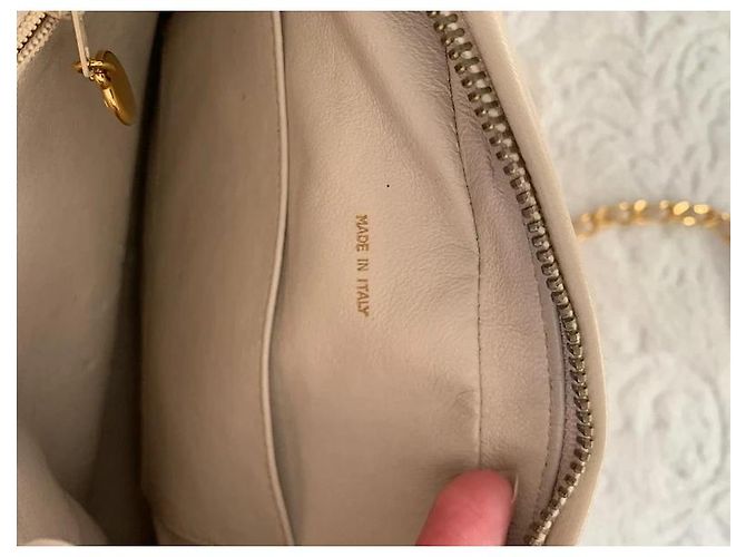 Borsa a tracolla Chanel in pelle trapuntata beige - vista 2