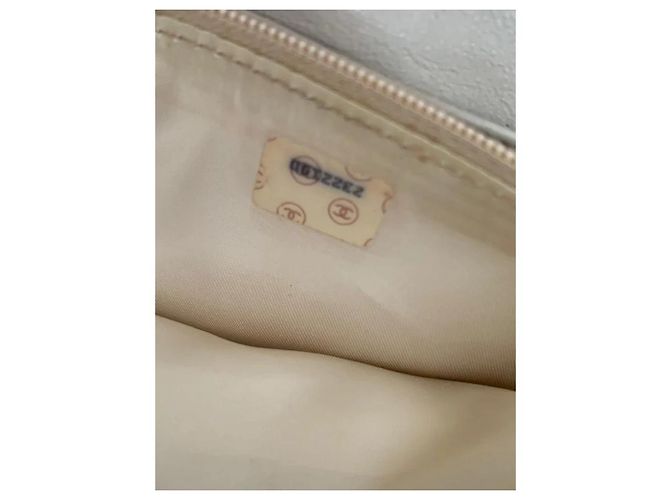 Borsa a tracolla Chanel in pelle trapuntata beige - vista 3