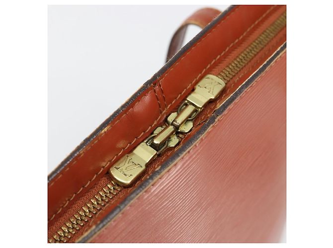 Borsa a Spalla LOUIS VUITTON Epi Lussac Marrone M52283 LV Auth 185704 - vista 18