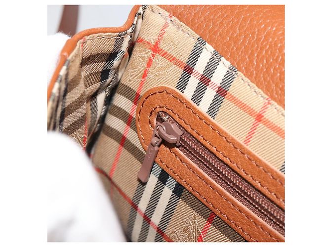 Borsa a Spalla Burberry in Pelle Marrone Oro Auth 187376 D'oro - vista 21