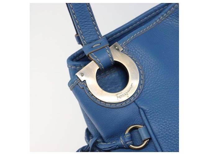 Borsa Tote Salvatore Ferragamo Gancini in pelle blu e oro Auth 185584A D'oro - vista 17